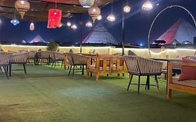 4 Pyramids Inn